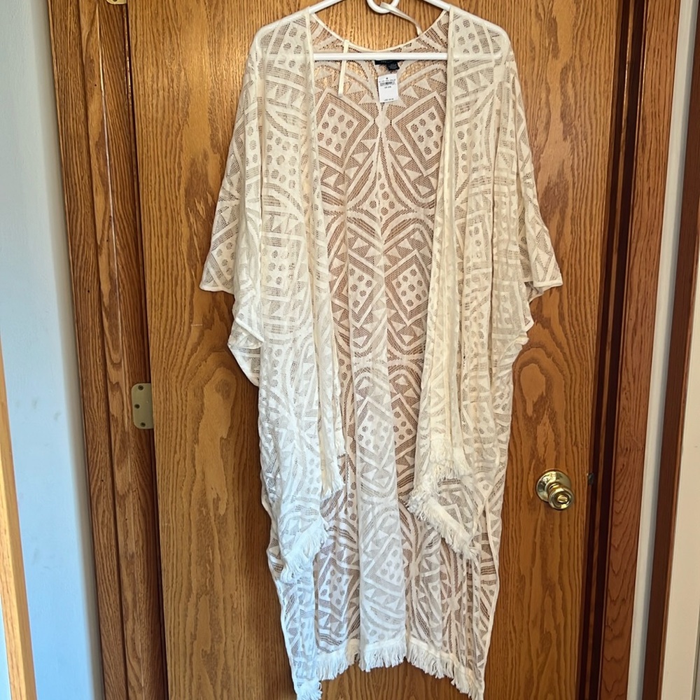 NWT American Eagle women’s white lace kimono one size